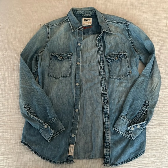 aritzia tna boyfriend fit chambray shirt - Picture 1 of 3